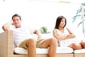 Lâattribut alt de cette image est vide, son nom de fichier est 20560064-couple-malheureux-contrarie-par-des-problemes-conjugaux-et-en-colere-folle-ayant-le-conflit-apres-un.jpg.